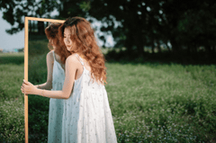 Con gái, girl, gương, đồng cỏ, ngoại cảnh, Việt Nam - Huy Nguyễn 5