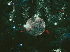 Trái châu, cây thông, trang trí, không khí giáng sinh, christmas balls, christmas tree, decoration, christmas atmosphere- Ale Conchillos