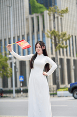 Áo dài, Thiếu nữ, young woman, cô gái, girl, vietnamese dress, nón lá, conical hat, lá cờ, flag, lăng Bác, bảo tàng - Toàn Văn 24