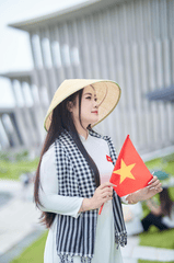 Áo dài, Thiếu nữ, young woman, cô gái, girl, vietnamese dress, nón lá, conical hat, lá cờ, flag, lăng Bác, bảo tàng - Toàn Văn 4