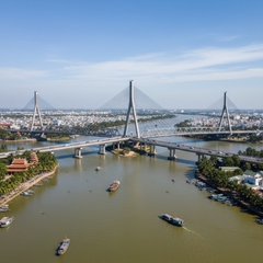 thiết kết một cây cầu ba hướng bắt qua ngã ba sông của thành...