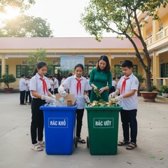Nhiều học sinh đang phân loại rác. Rác khô rác ướt . Với đặc...