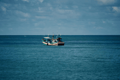 Thuyền, biển, trời, boat, sea, sky - Tuan Vy
