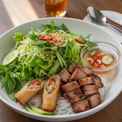 hãy tạo cho tôi 1 dĩa bún . Với đặc điểm phong cách thực tế ....