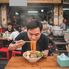 làm cho tôi đag ăn mì cay . Với đặc điểm phong cách thực tế . Nếu...
