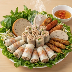 dĩa bánh cuốn với nhiều loại chả, rau 
nhìn bắt mắt, nghệ...