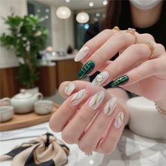 tạo giúp tôi 1 bức tranh nail, thanh lịch, luxury, hiện đại đặc...