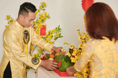 Gia đình, đón tết, không khí tết, trang trí tết, áo dài, truyền thống, family, celebrating Tet, decor Tet, Tet atmosphere, ao dai, tradition - dragonimages