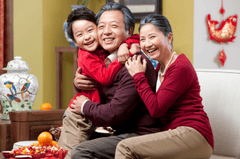 Gia đình, ông bà, lì xì, chúc mừng, ngày tết, không khí tết, Family, grandparents, lucky money, congratulations, Tet holiday, Tet atmosphere -  Ambreen