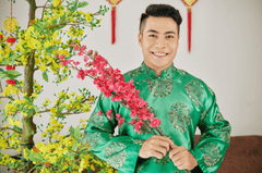 Chàng trai, đón tết, không khí tết, áo dài, truyền thống, men, celebrating Tet, Tet atmosphere, ao dai, tradition - dragonimages 4