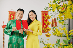Cặp đội, đón tết, không khí tết, áo dài, truyền thống, Couple, celebrating Tet, Tet atmosphere, ao dai, tradition - dragonimages 3