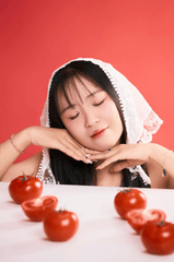 Con gái, girl, chân dung, studio, chụp ảnh studio, cà chua, tomato, Việt Nam - Khánh LP