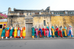 Hội nhóm, áo dài- Võ Văn Tiến 7