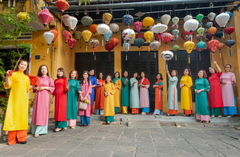 Hội nhóm, áo dài- Võ Văn Tiến 1