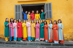 Hội nhóm, áo dài- Võ Văn Tiến 2