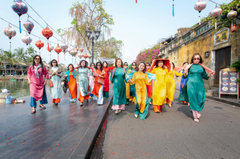 Hội nhóm, áo dài- Võ Văn Tiến 4