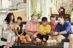 Gia đình, lì xì, chúc tết, ngày tết, không khí tết, Family, lucky money, congratulations, Tet holiday, Tet atmosphere - dragonimages 2