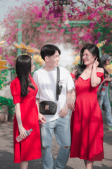 Áo dài đỏ, bạn bè , không khí tết, dạo phố tết, truyền thống, red ao dai, friend, Tet atmosphere, strolling through Tet streets, tradition. - PillyNG 2