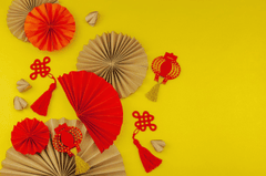 Quạt giấy và nút thắt cát tường, tết, trang trí, truyền thống, màu đỏ, màu vàng, lễ hội, thủ công, may mắn, văn hóa á đông, paper fans and chinese knots, lunar new year, decoration, festival - user17804885 9
