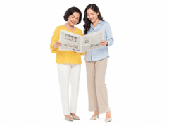 Cô gái, đọc báo 19