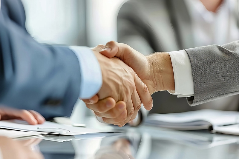 Bắt tay, nắm tay, hợp tác, teamwork - TungArt7