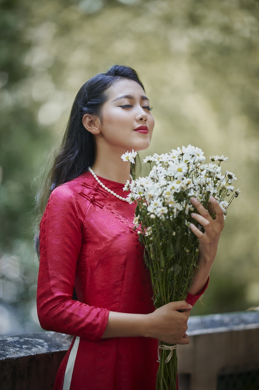 Áo dài, con gái, cô gái, girl, nữ, ôm hoa, hoa - TieuBaoTruong