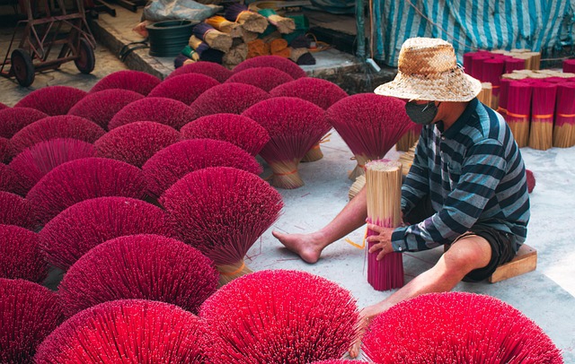 Làm nhang, làm hương, làng nhang, nhang, Việt Nam - lehuudat 1