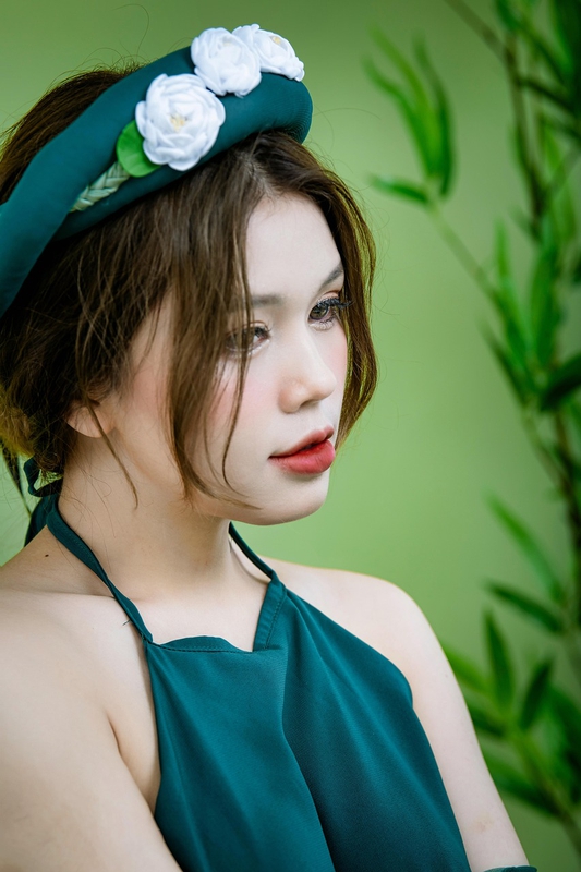 Con gái, cô gái, girl, áo tứ thân, hoa sen, Việt Nam - RingoStudio 1