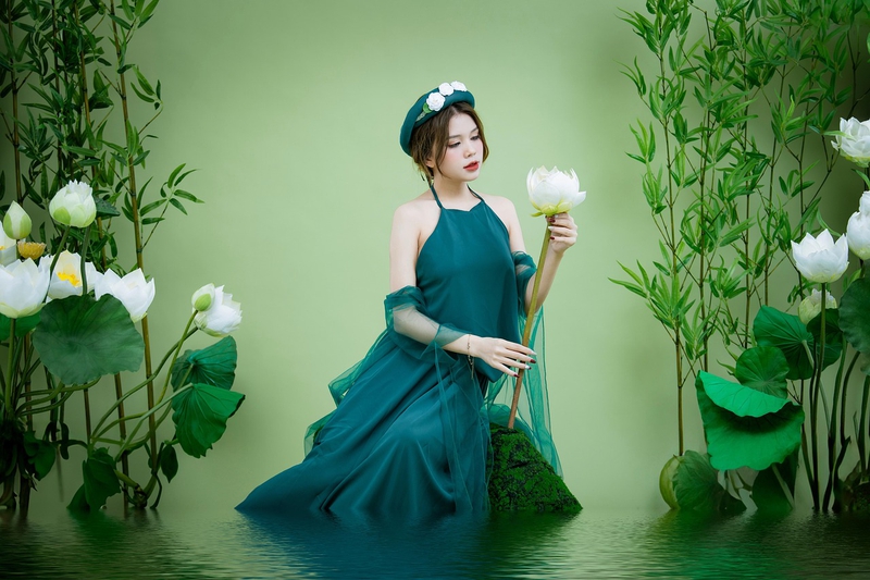 Con gái, cô gái, girl, áo tứ thân, hoa sen, Việt Nam - RingoStudio 2