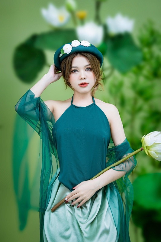 Con gái, cô gái, girl, áo tứ thân, hoa sen, Việt Nam - RingoStudio 3