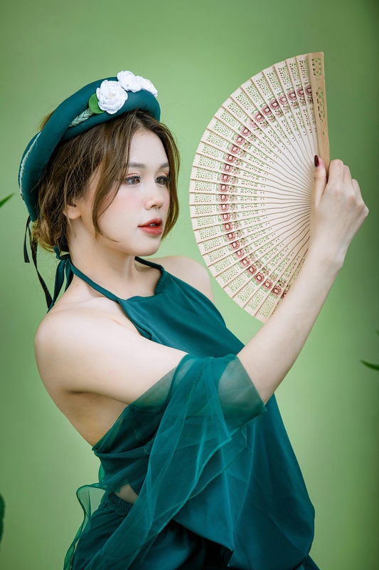 Con gái, cô gái, girl, áo tứ thân, hoa sen, Việt Nam - RingoStudio 4