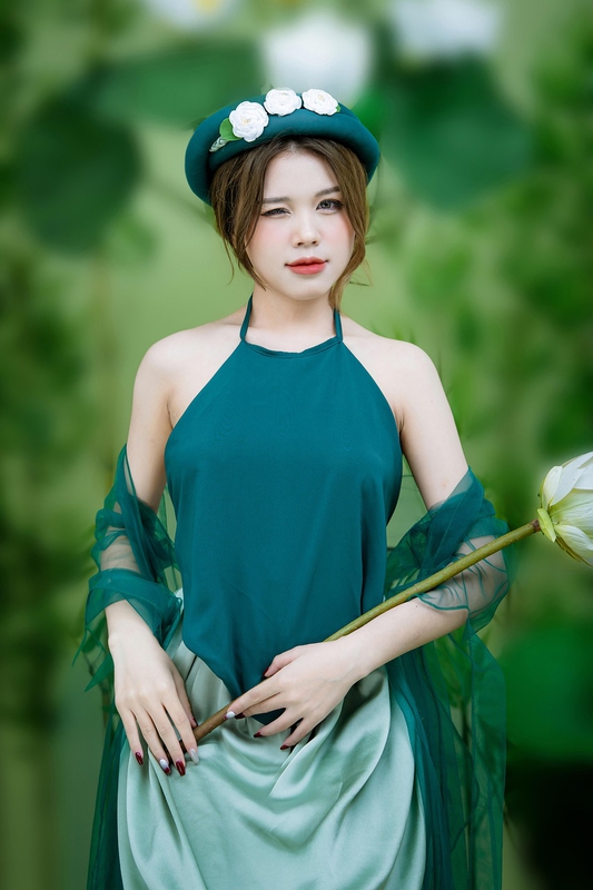 Con gái, cô gái, girl, áo tứ thân, hoa sen, Việt Nam - RingoStudio 5