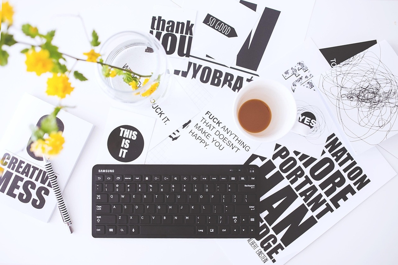 Bàn học, máy tính, bàn làm việc, desk, table, laptop, office - kaboompics