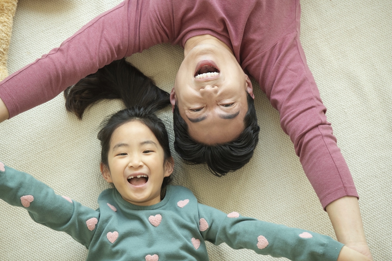 Gia đình, family, bố mẹ con, parents and child, nụ cười, smile, sự gắn kết, bond, hạnh phúc, happines - xframe.io 4