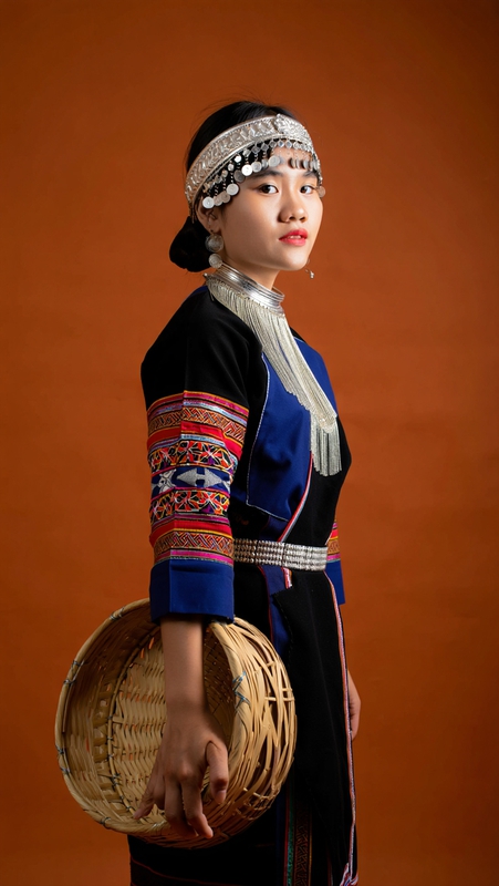 Cô gái dân tộc, dân tộc miền núi, thiếu nữ miền núi, trang phục truyền thống, dân tộc, Việt Nam, ethnic girl