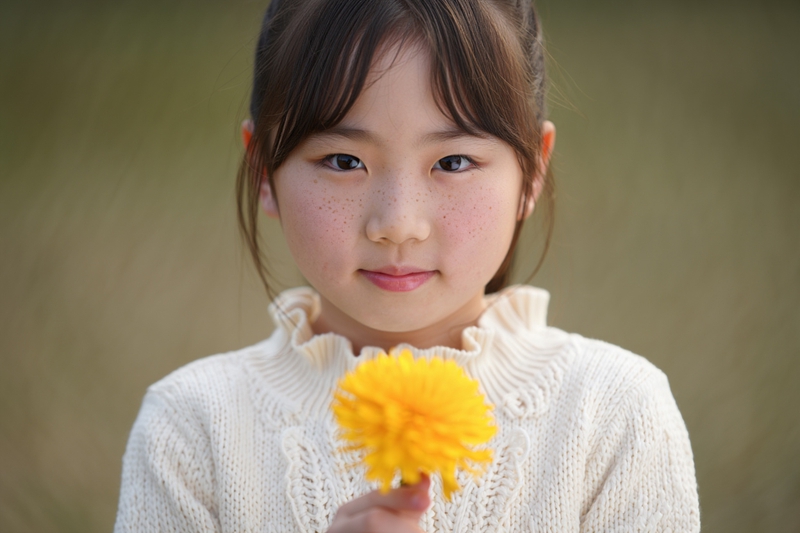 Bé gái, girl, hoa bồ công anh, dandelion, chân dung, portrait, ánh sáng tự nhiên, natural light