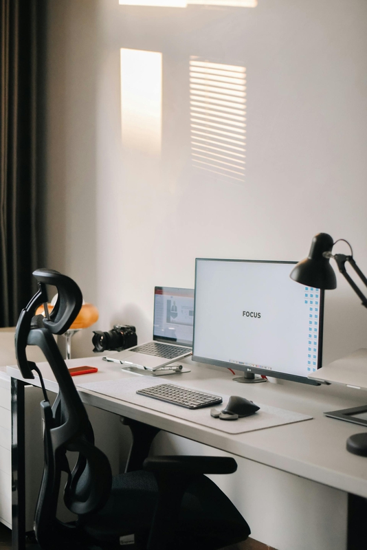 Văn phòng, office, bàn làm việc, bàn, desk, laptop, máy tính - Alpha En