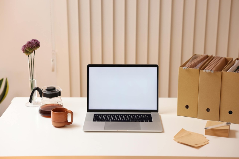 Văn phòng, office, bàn làm việc, bàn, desk, tài liệu, folder, laptop, máy tính - Cup of Couple 1