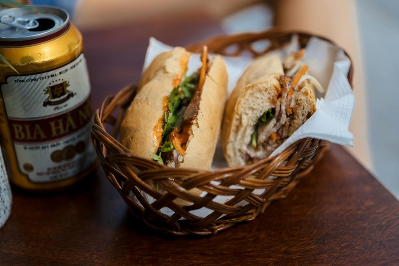 Bánh mì, bánh mì thịt, bánh mì chả, bread, bánh mì Việt Nam, món ăn Việt Nam, Việt Nam, ẩm thực, food - Flo Dahm