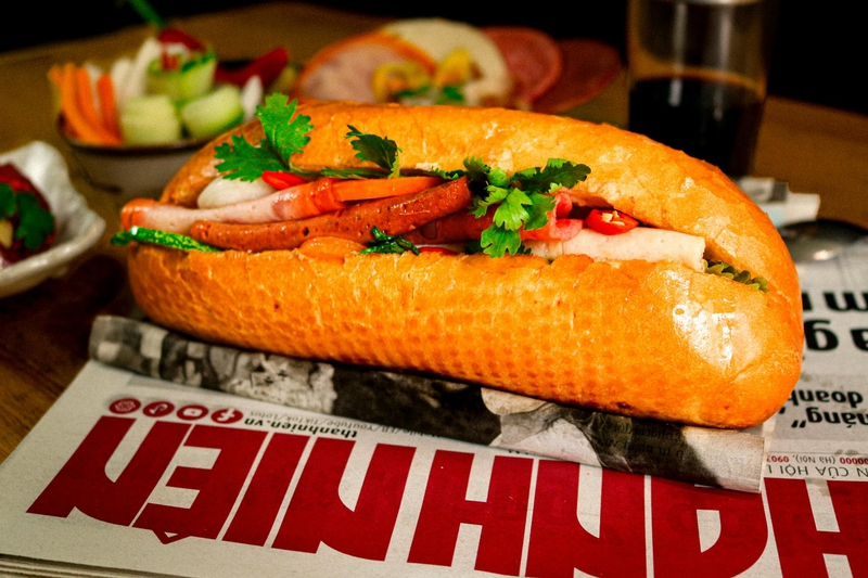 Bánh mì, bánh mì thịt, bánh mì chả, bread, món ăn Việt Nam, Việt Nam, ẩm thực, food - Hậu Mai 3