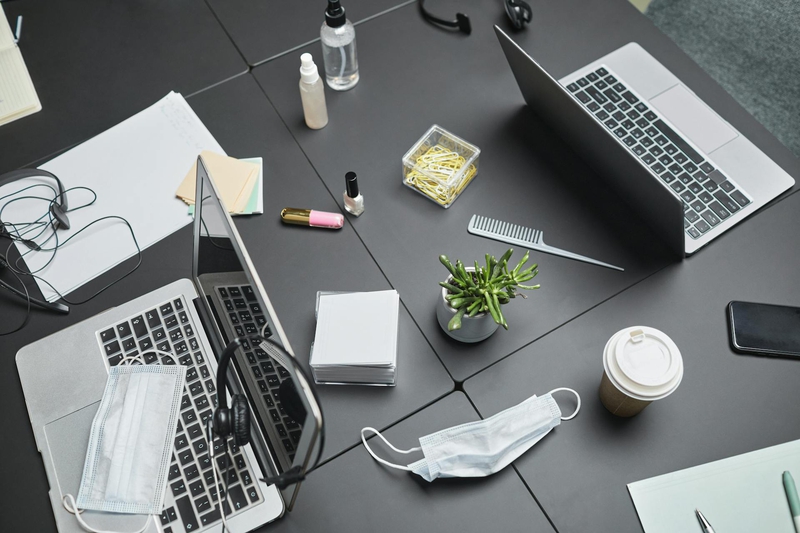 Văn phòng, office, bàn làm việc, bàn, desk, tài liệu, folder, laptop, máy tính - Jep Gambardella
