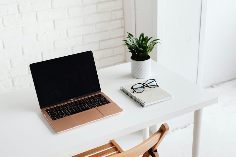 Văn phòng, office, bàn làm việc, bàn, desk, tài liệu, folder, laptop, máy tính - Kaboompics 3