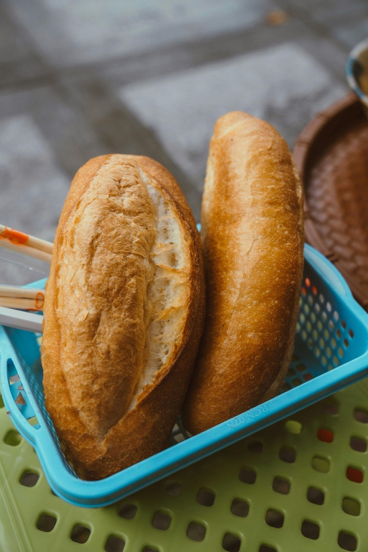 Bánh mì, bánh mì không, bread, món ăn Việt Nam, Việt Nam, ẩm thực, food - Khanh Nguyen