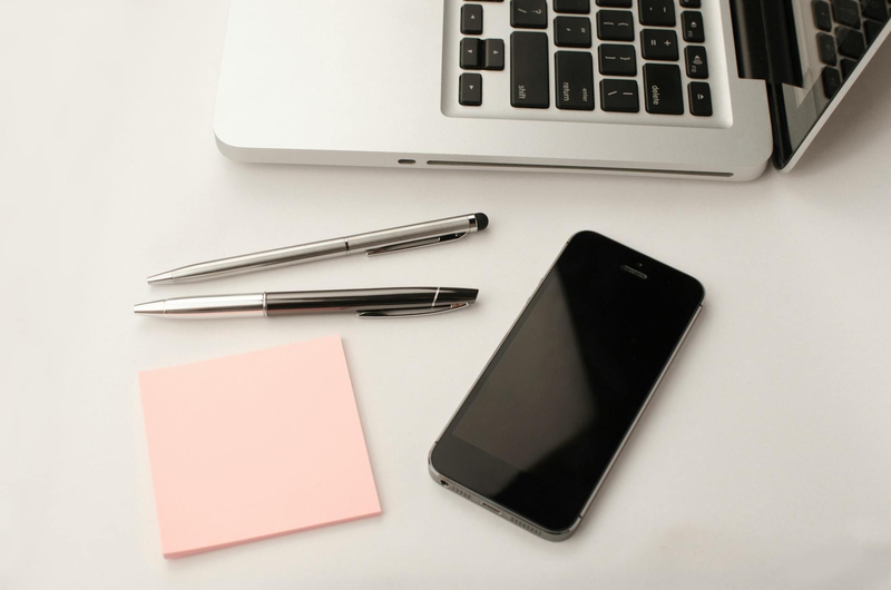 Văn phòng, office, bàn làm việc, bàn, desk, tài liệu, folder, laptop, máy tính - Lukas