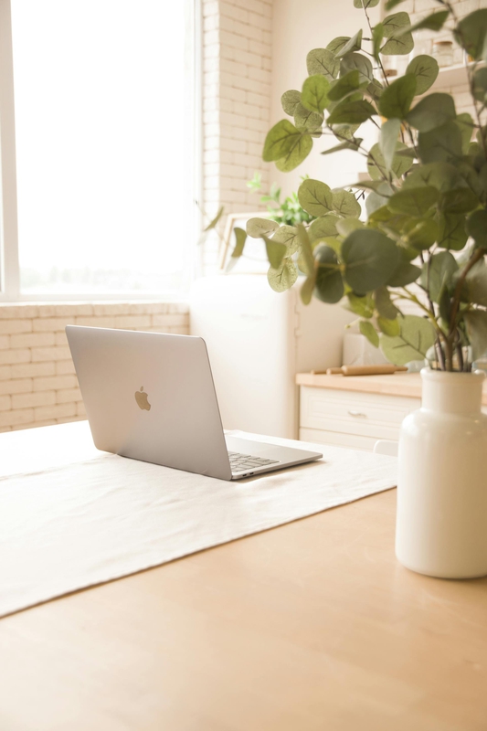 Văn phòng, office, bàn làm việc, bàn, desk, máy tính, laptop - Olya Petrukhina