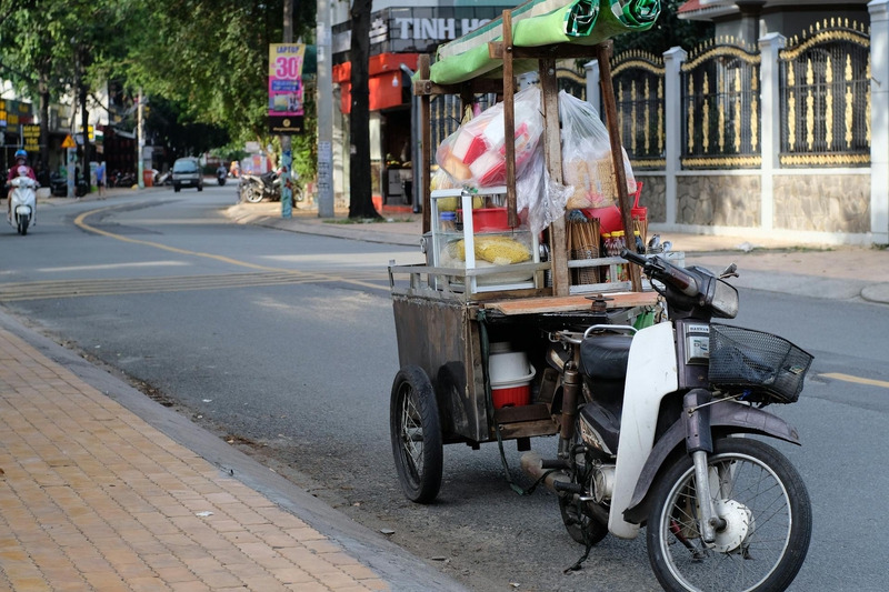 Xe hàng rong, street vendor cart, Vietnam, Việt Nam, xe máy, motorbike - Nguyen Huy