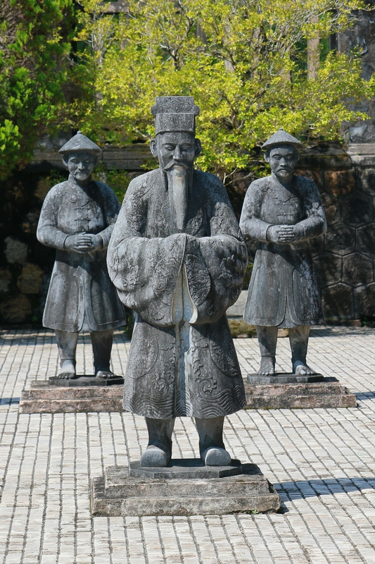 Lăng tẩm Huế, Hue royal tombs, tượng lính, soldier statues, tượng quan, mandarin statues - Pavithra Selvam