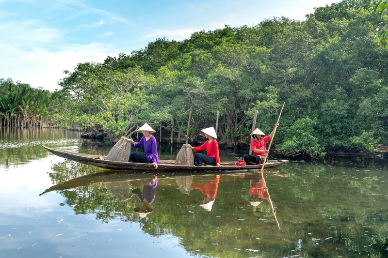 Thuyền, boat, Việt Nam, Vietnam, người chèo thuyền, boater, nón lá, conical hat, sông, river - Quang Nguyen Vinh