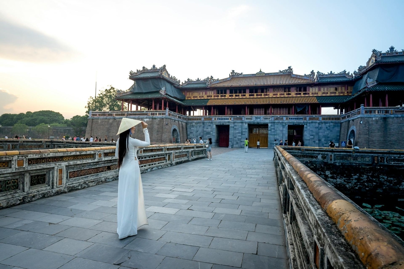 Kiến trúc cung đình, royal architecture, Huế, Việt Nam, sân gạch, brick courtyard - Duy Nod