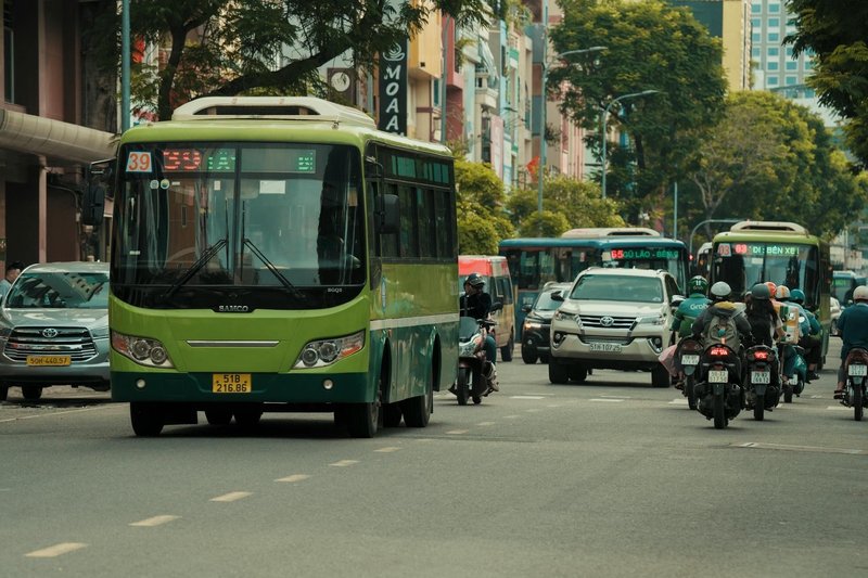 xe buýt, bus, xe máy, motorbikes, ô tô, cars, Vietnam, Việt Nam - Văn Nguyễn Hoàng
